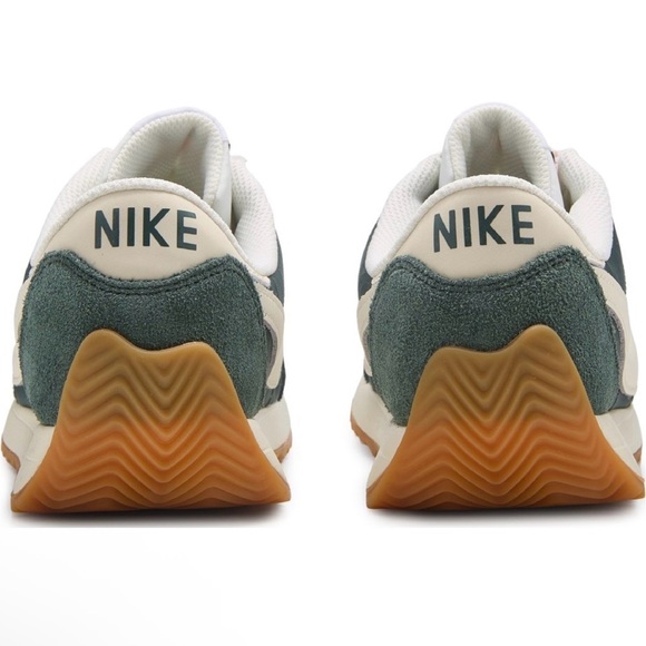 NWT Nike Women’s size 9 Vintage Green/Cream Sneakers - Picture 6 of 11